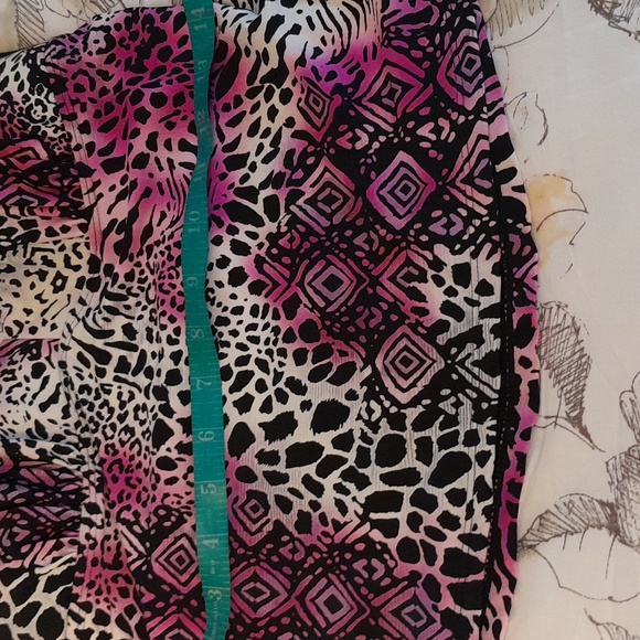 Catalina fuchia/black halter tankini bathing suit top. Size M 34-36 B/C cup. - Picture 5 of 10